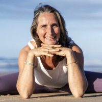 Yogalehrerin am Strand